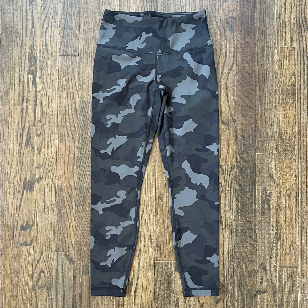 90 Degree By Reflex Women’s Black and Gray Camo Leggings - Picture 1 of 4